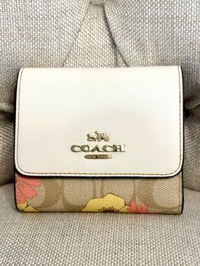 NEW Coach CH719 Small Trifold Wallet Signature Canvas Floral Cluster Light Khaki